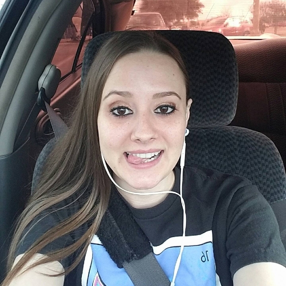 Meet your Posher, Jennifer - Picture 1 of 1